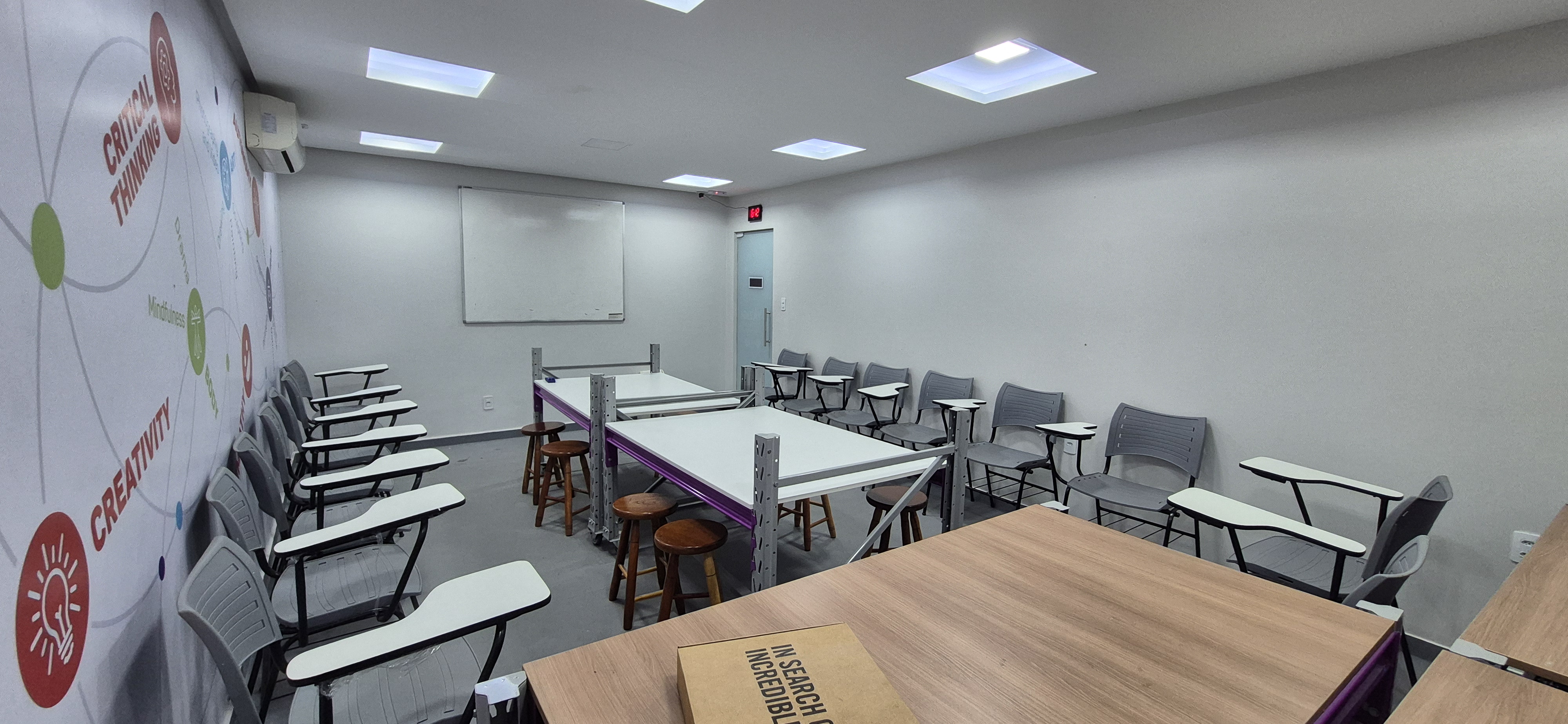 Sala de aula ampla