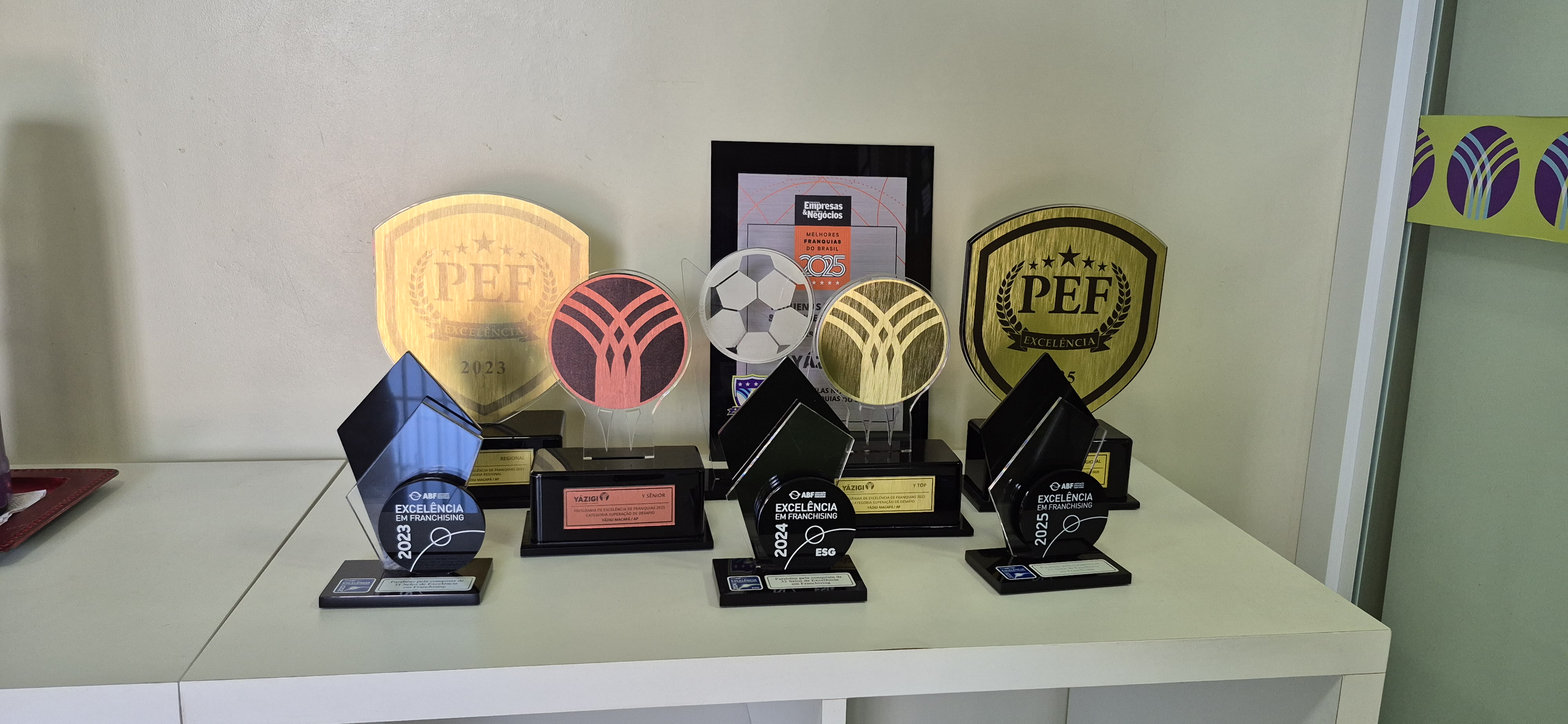 Troféus e prêmios do Yázigi Macapá